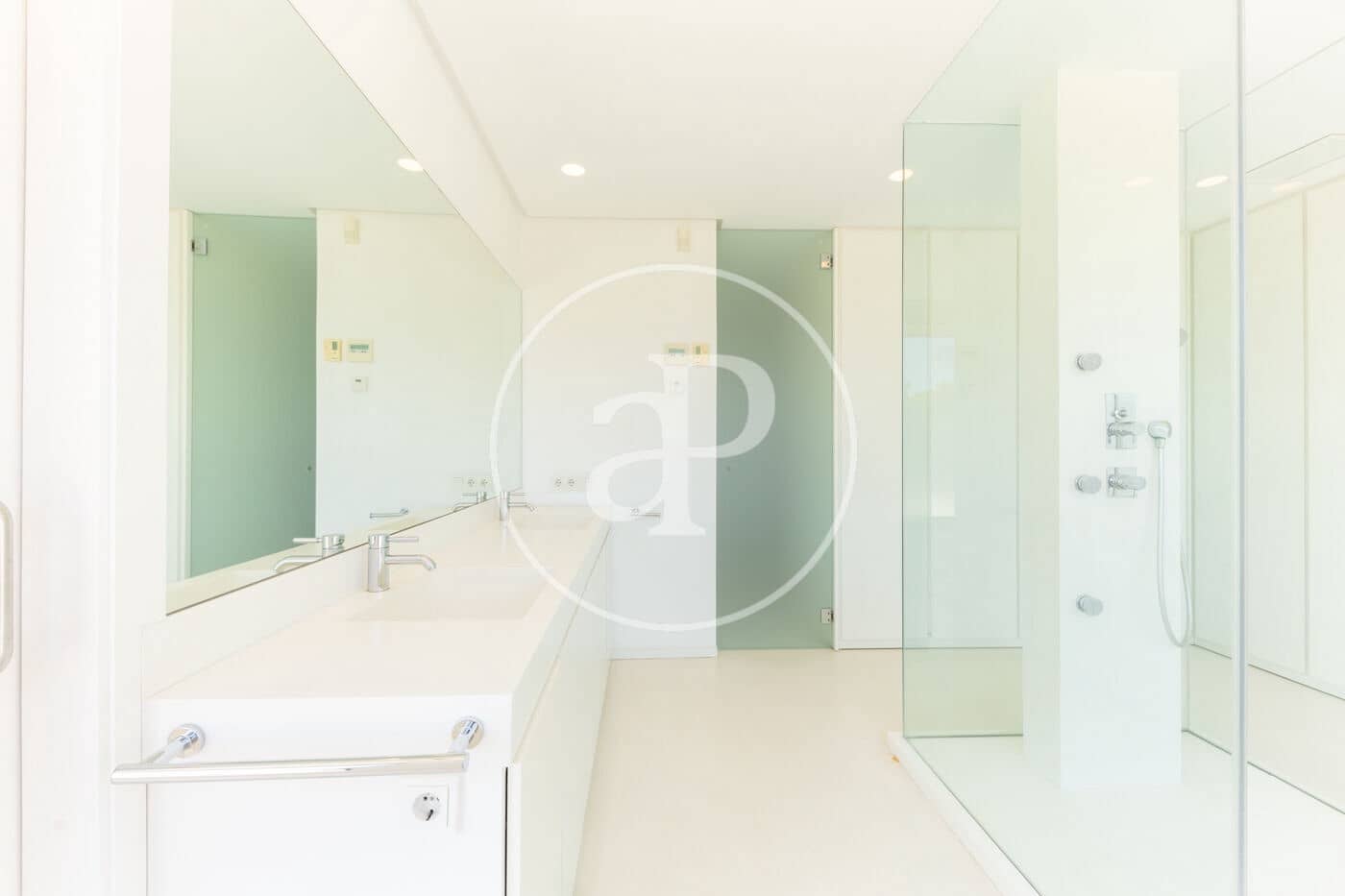 Chalet de 4 habitaciones en Bétera en alquiler con piscina - 4.500 € (Ref: 9502447)