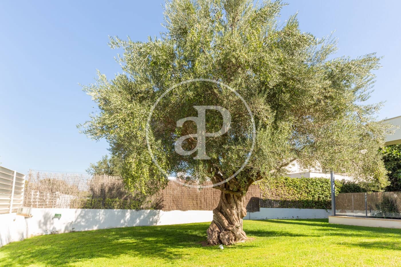 Chalet de 4 habitaciones en Bétera en alquiler con piscina - 4.500 € (Ref: 9502447)