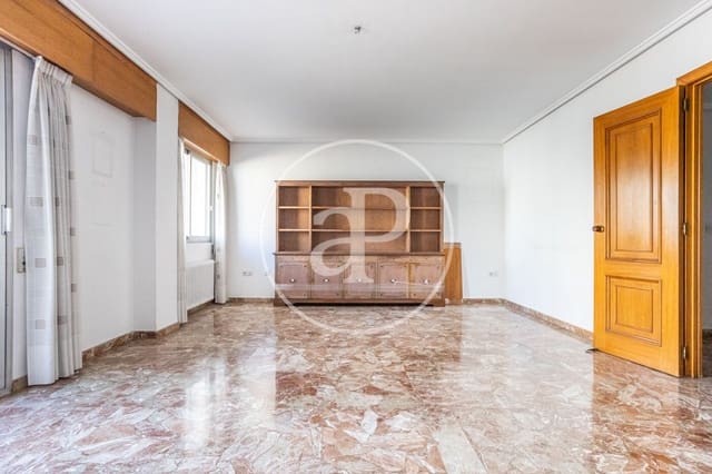 5 bedroom Apartment for sale in El Pla del Remei, Valencia city - € 1,350,000 (Ref: 9504359)