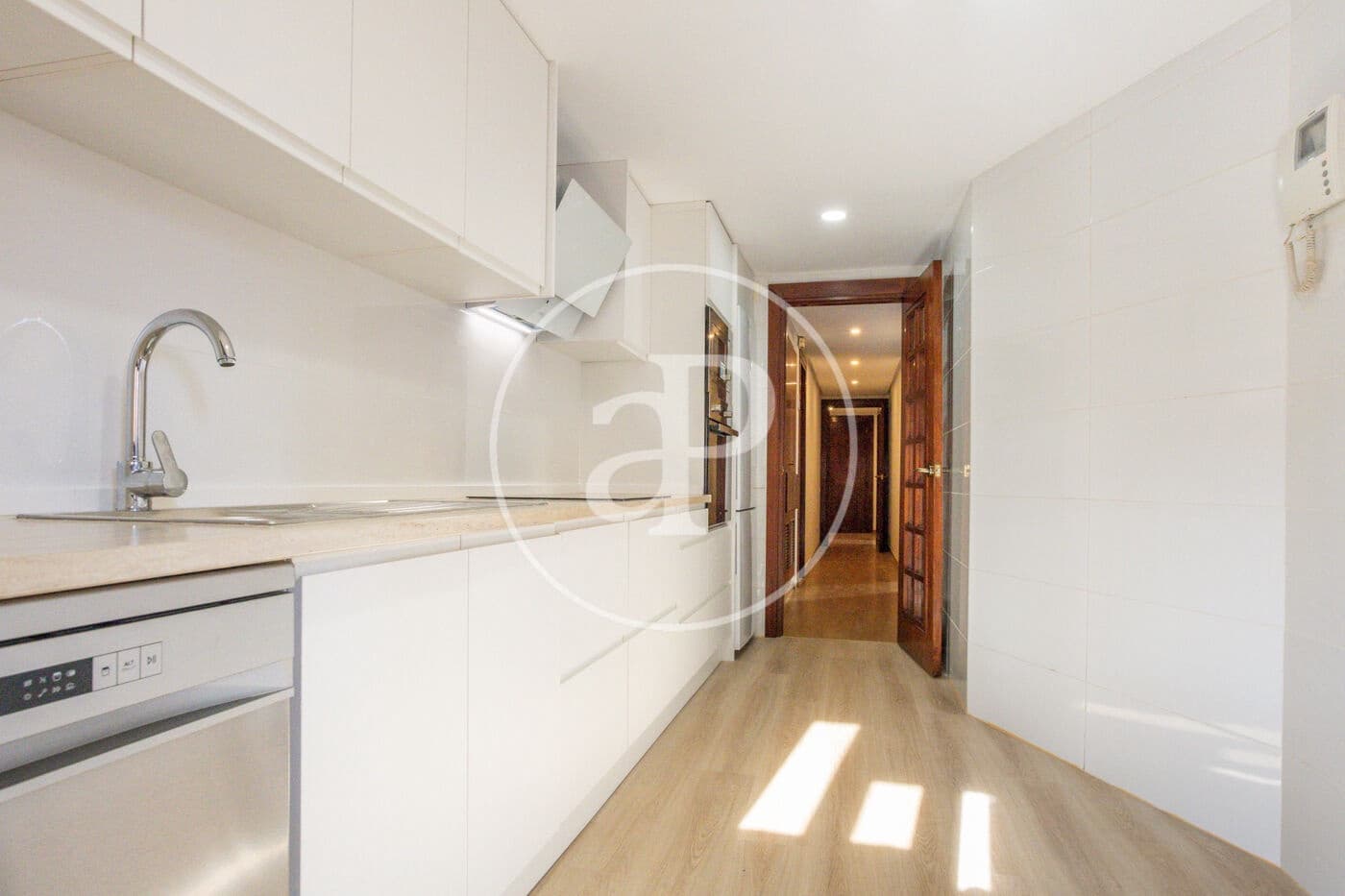 2 bedroom Apartment for rent in Valencia city - € 1,950 (Ref: 9508948)