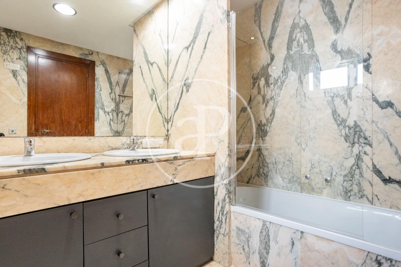 2 bedroom Apartment for rent in Valencia city - € 1,950 (Ref: 9508948)