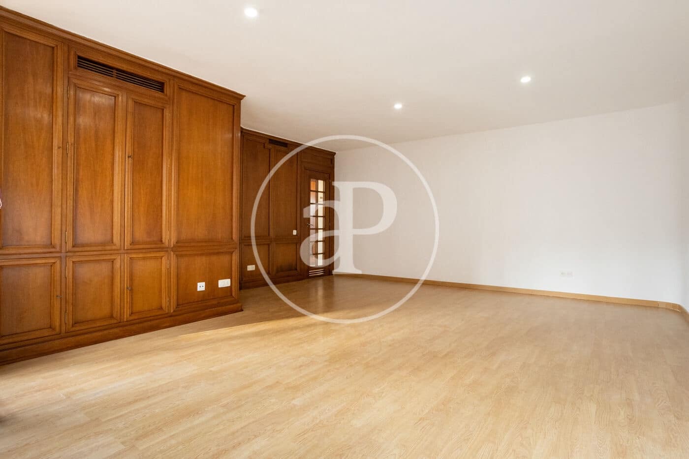 2 bedroom Apartment for rent in Valencia city - € 1,950 (Ref: 9508948)