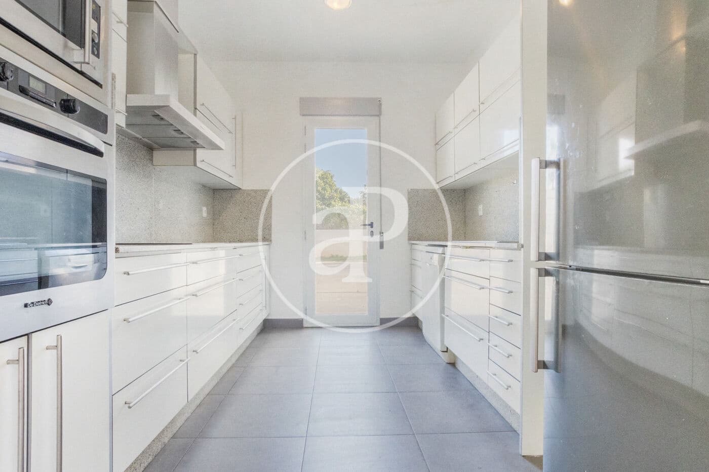 4 slaapkamer Villa te koop in Moncada met zwembad - € 637.000 (Ref: 9508950)