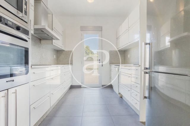 4 slaapkamer Villa te koop in Moncada met zwembad - € 637.000 (Ref: 9508950)