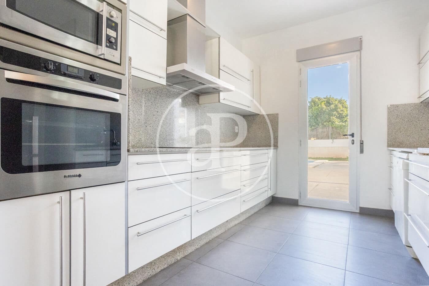 4 slaapkamer Villa te koop in Moncada met zwembad - € 637.000 (Ref: 9508950)