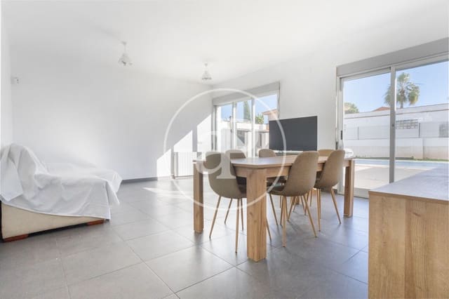 4 slaapkamer Villa te koop in Moncada met zwembad - € 637.000 (Ref: 9508950)