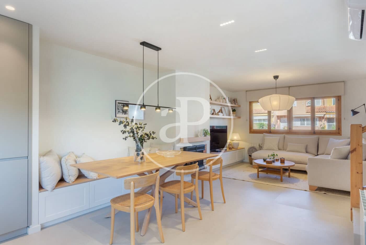 6 bedroom Villa for sale in Paterna with pool - € 695,000 (Ref: 9525674)