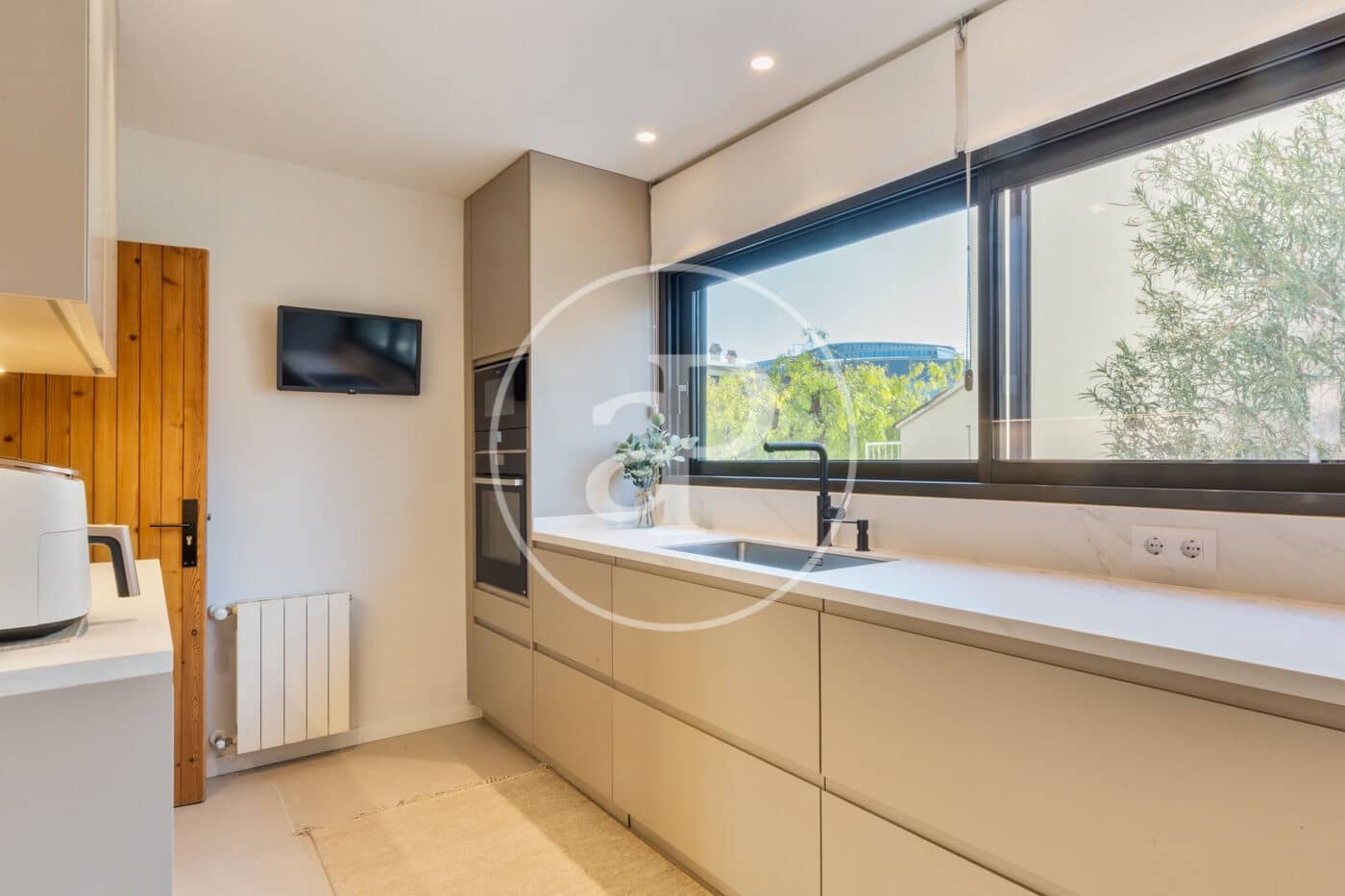 6 bedroom Villa for sale in Paterna with pool - € 695,000 (Ref: 9525674)