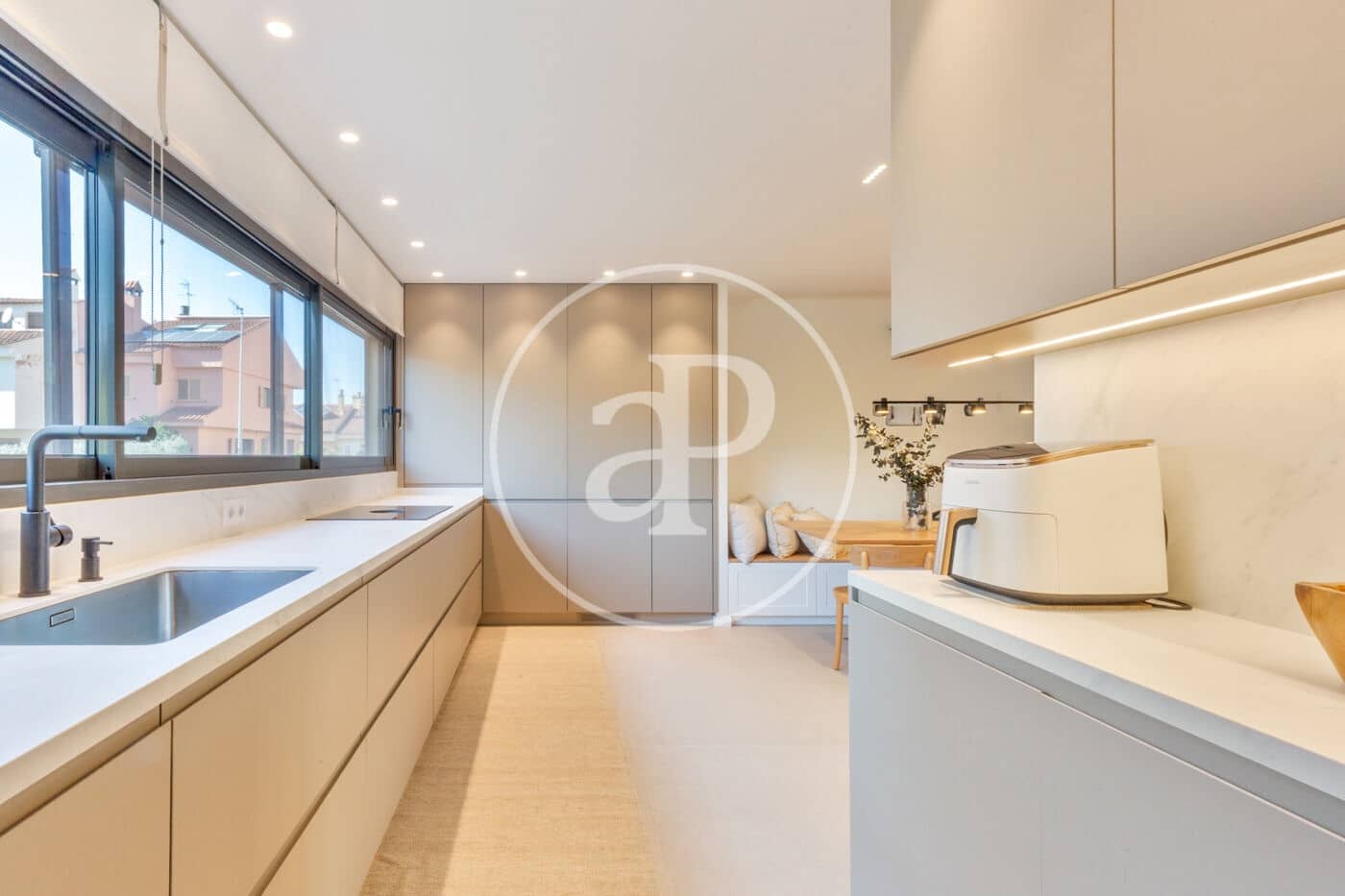 6 bedroom Villa for sale in Paterna with pool - € 695,000 (Ref: 9525674)