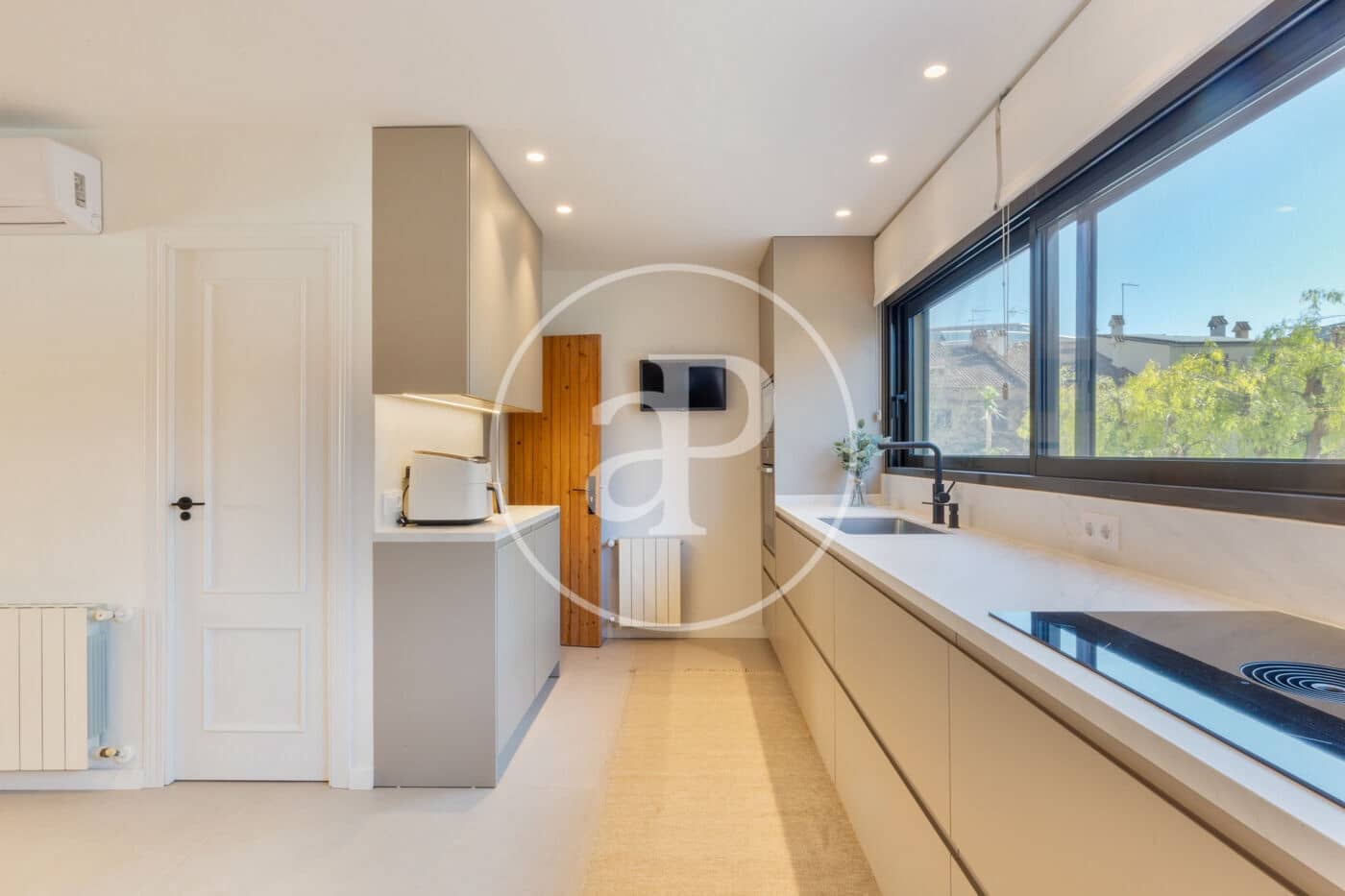 6 bedroom Villa for sale in Paterna with pool - € 695,000 (Ref: 9525674)