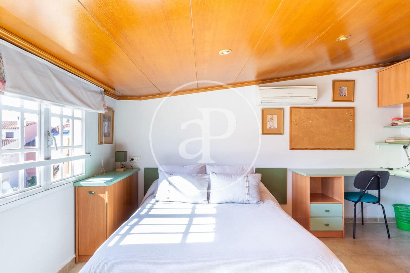 6 bedroom Villa for sale in Paterna with pool - € 695,000 (Ref: 9525674)