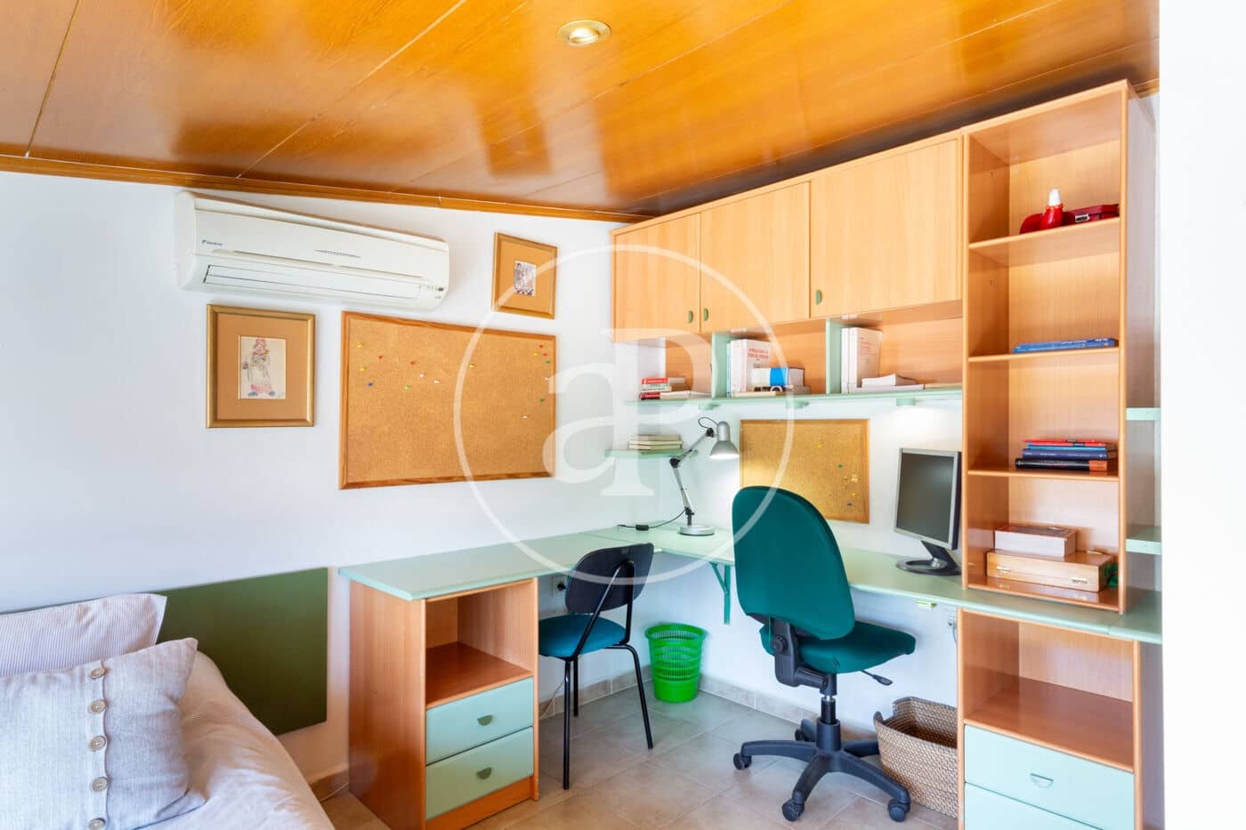 6 bedroom Villa for sale in Paterna with pool - € 695,000 (Ref: 9525674)