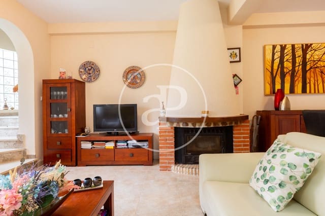 Chalet de 3 habitaciones en Náquera en venta con piscina - 350.000 € (Ref: 9525675)