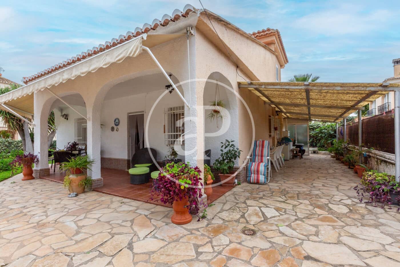 Chalet de 3 habitaciones en Náquera en venta con piscina - 350.000 € (Ref: 9525675)