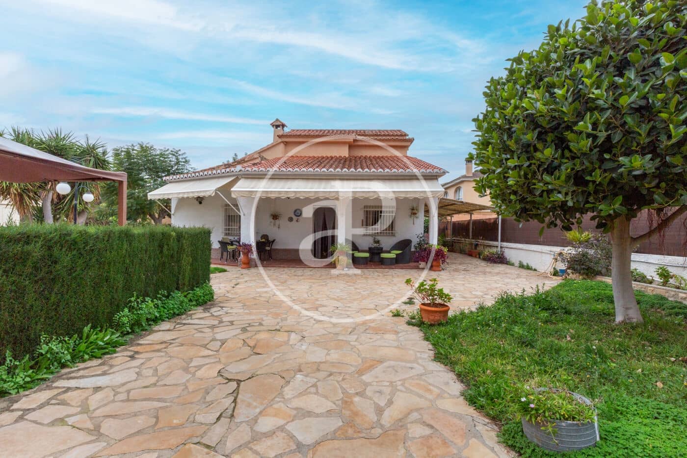 Chalet de 3 habitaciones en Náquera en venta con piscina - 350.000 € (Ref: 9525675)