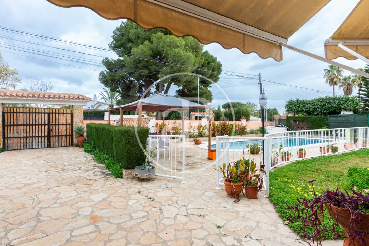 Chalet de 3 habitaciones en Náquera en venta con piscina - 350.000 € (Ref: 9525675)