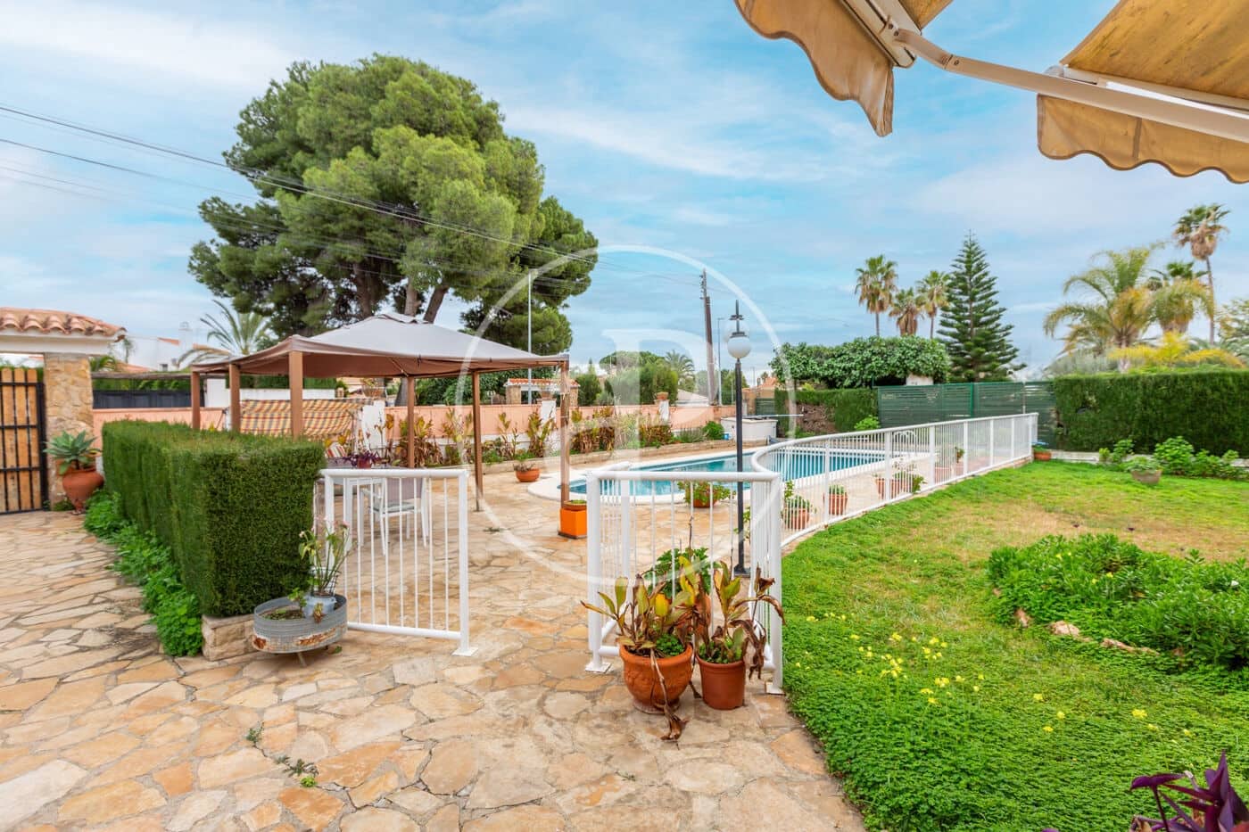 Chalet de 3 habitaciones en Náquera en venta con piscina - 350.000 € (Ref: 9525675)