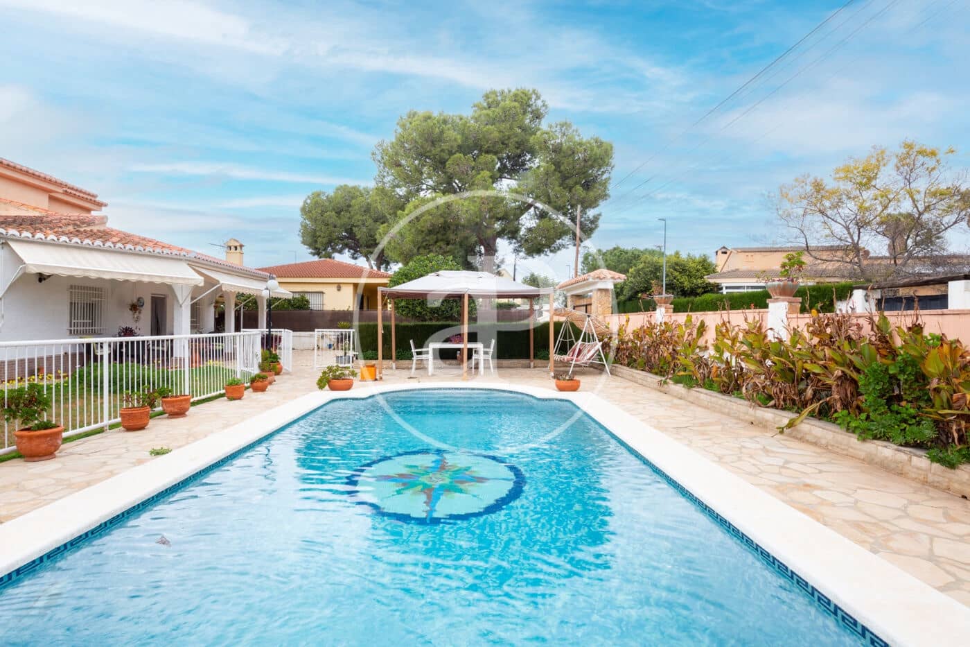 Chalet de 3 habitaciones en Náquera en venta con piscina - 350.000 € (Ref: 9525675)