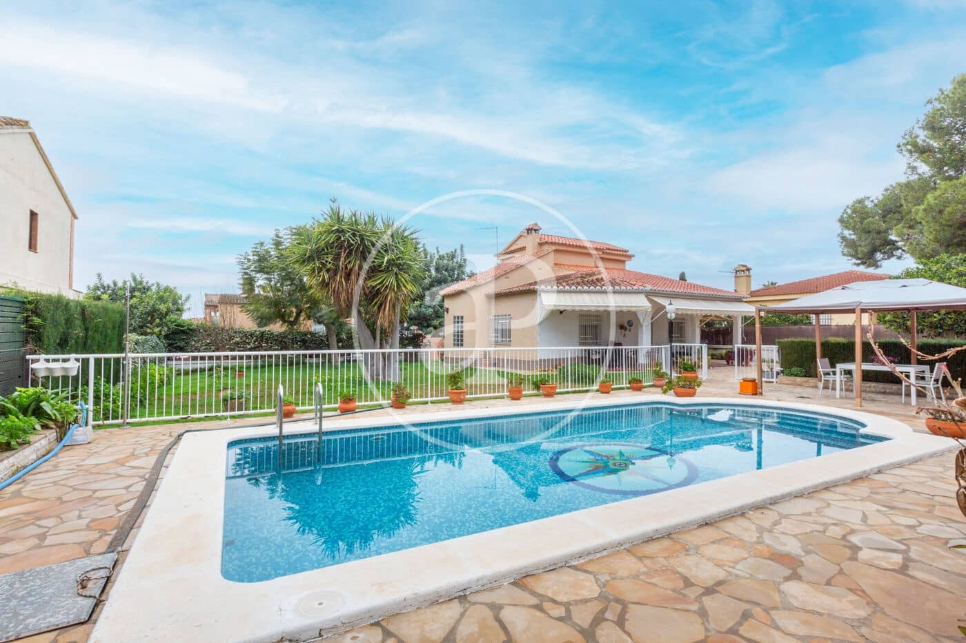 Chalet de 3 habitaciones en Náquera en venta con piscina - 350.000 € (Ref: 9525675)