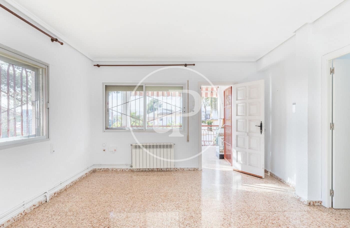 3 bedroom Villa for sale in Torrent with pool - € 450,000 (Ref: 9525678)