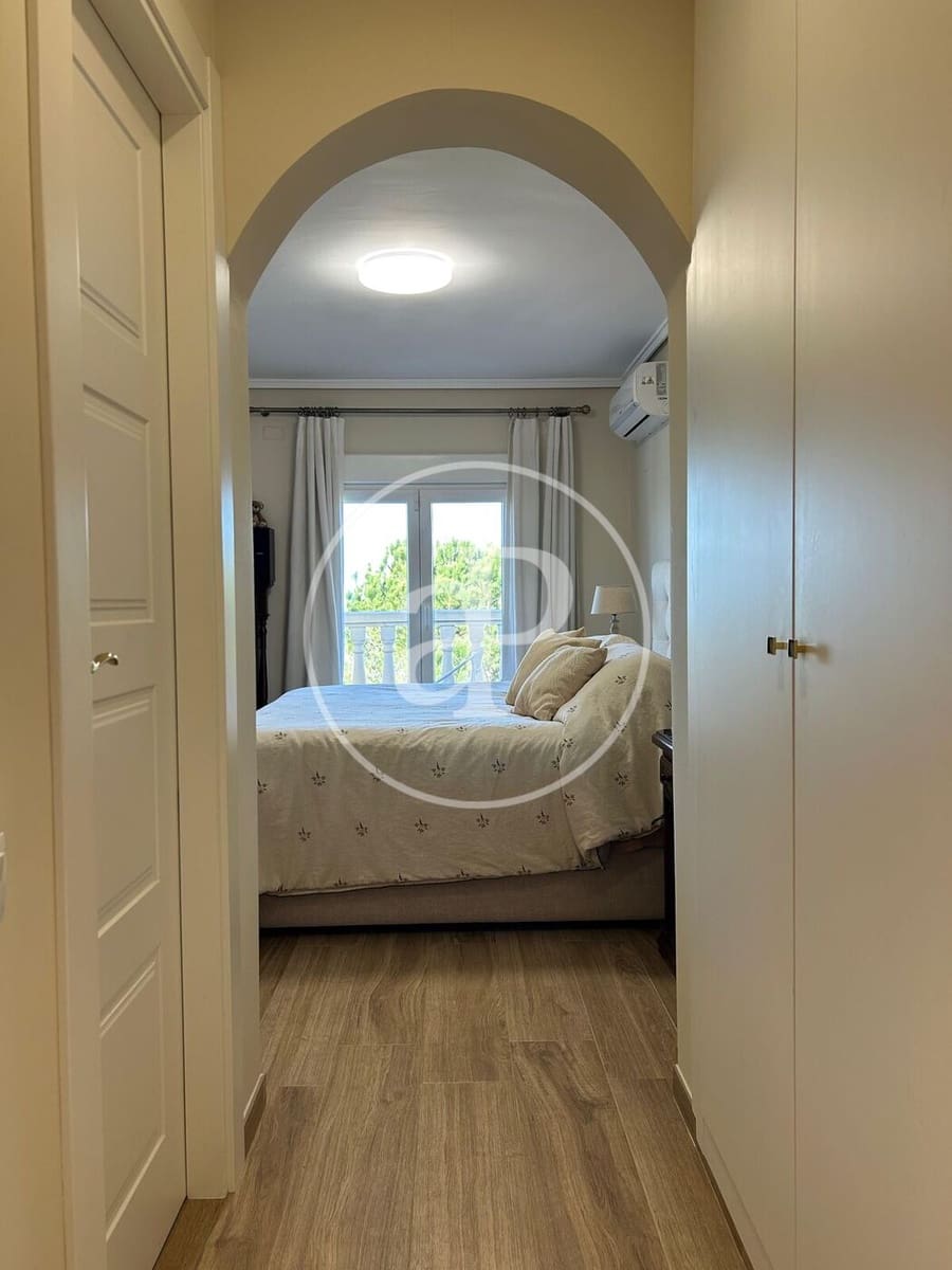 5 bedroom Villa for sale in Torrent with pool - € 750,000 (Ref: 9525690)