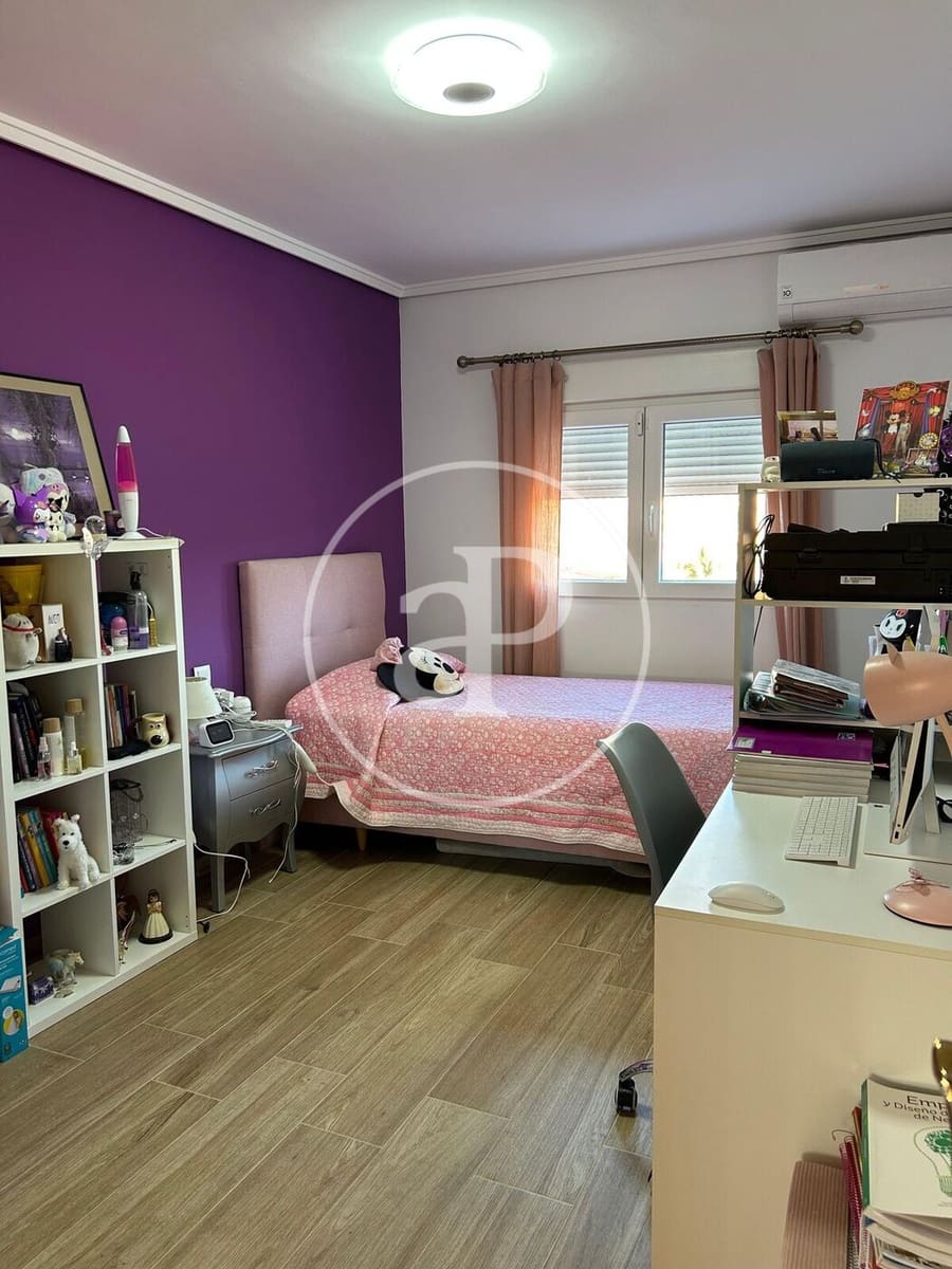 5 bedroom Villa for sale in Torrent with pool - € 750,000 (Ref: 9525690)