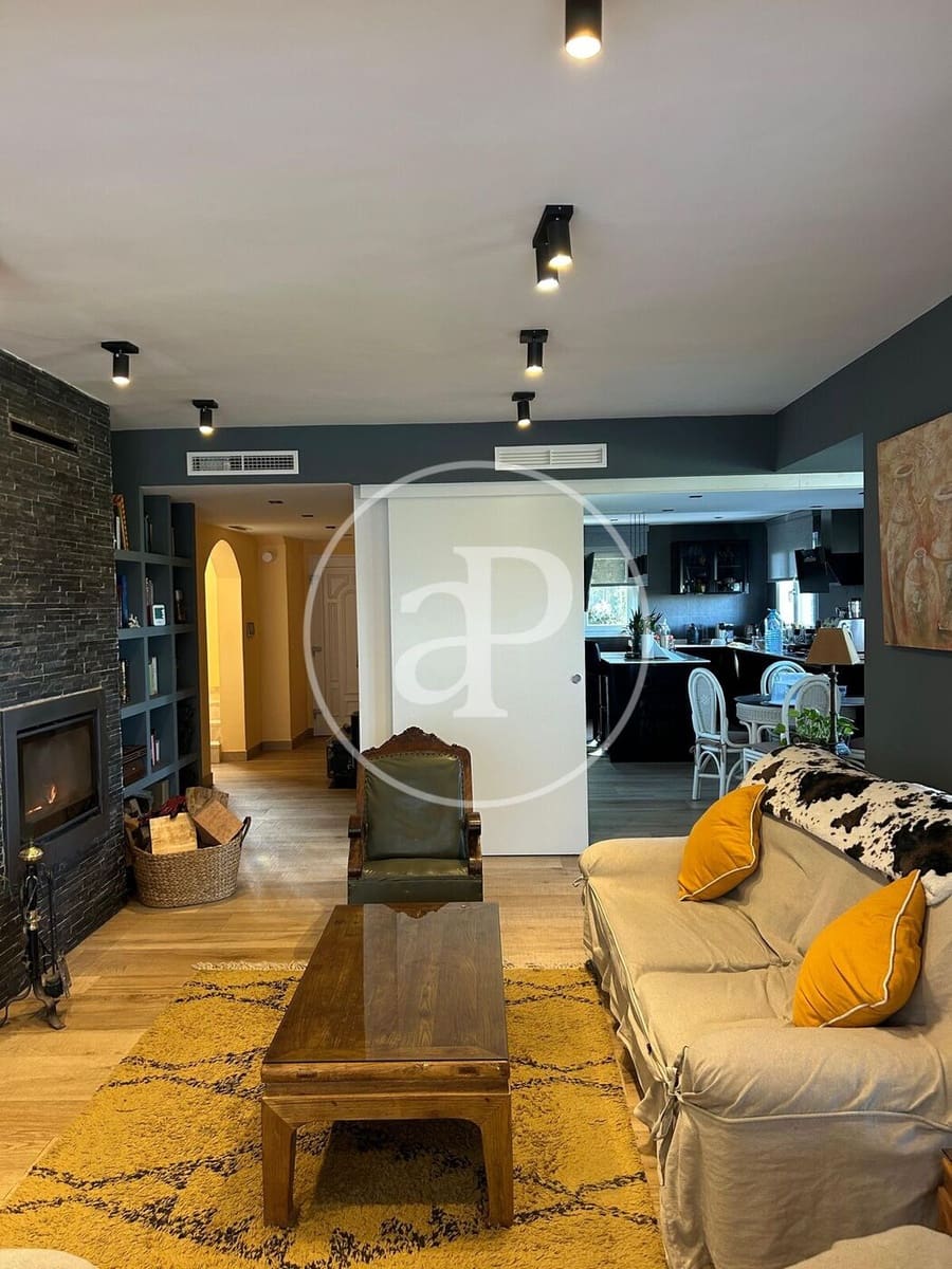 5 bedroom Villa for sale in Torrent with pool - € 750,000 (Ref: 9525690)