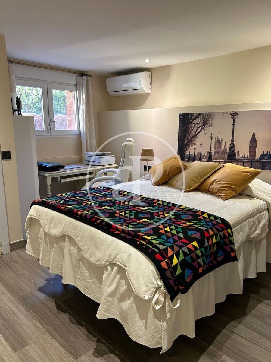 5 bedroom Villa for sale in Torrent with pool - € 750,000 (Ref: 9525690)