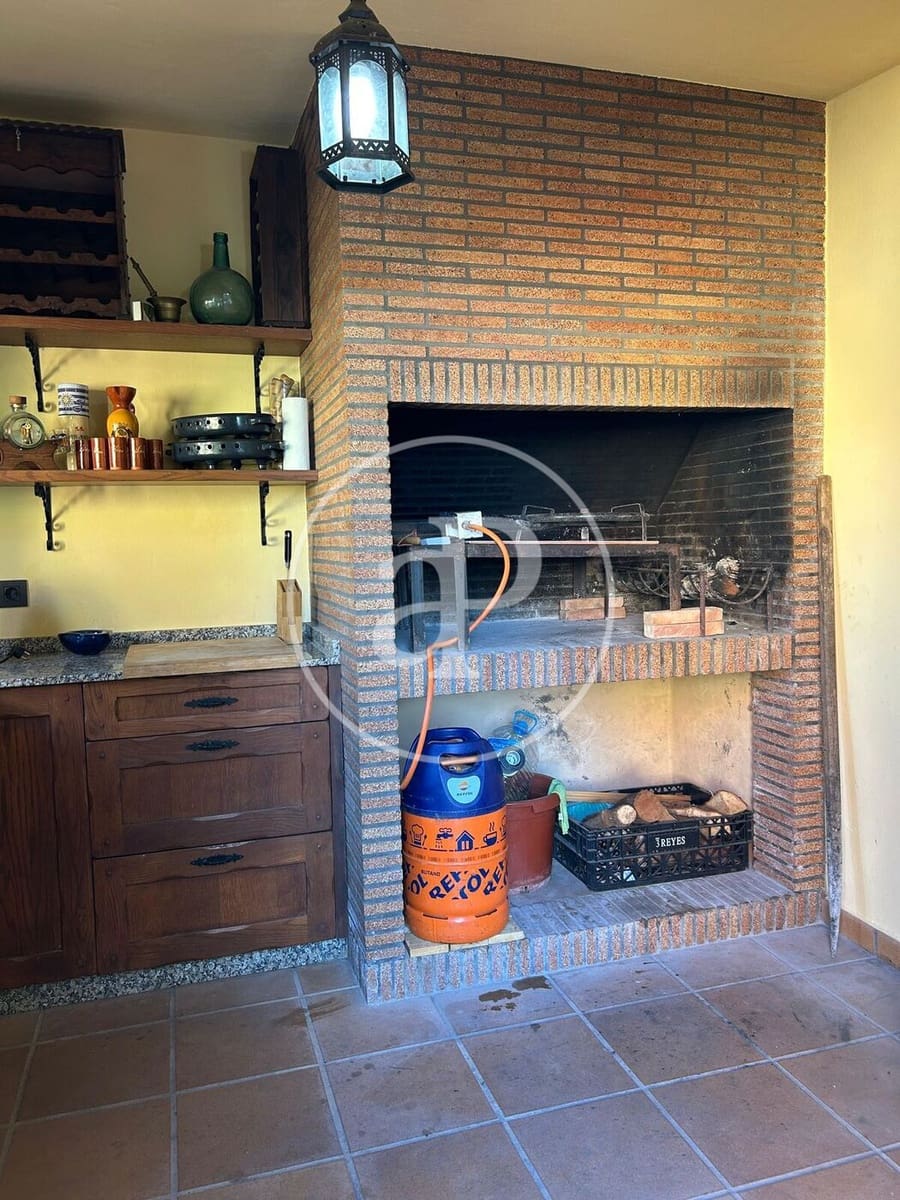 5 bedroom Villa for sale in Torrent with pool - € 750,000 (Ref: 9525690)