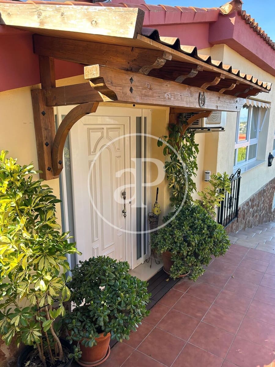 5 bedroom Villa for sale in Torrent with pool - € 750,000 (Ref: 9525690)