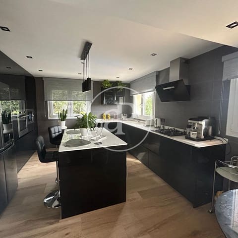 5 bedroom Villa for sale in Torrent with pool - € 750,000 (Ref: 9525690)