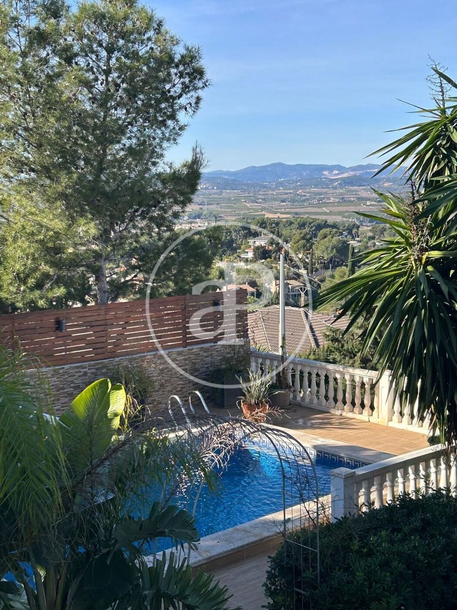 5 bedroom Villa for sale in Torrent with pool - € 750,000 (Ref: 9525690)