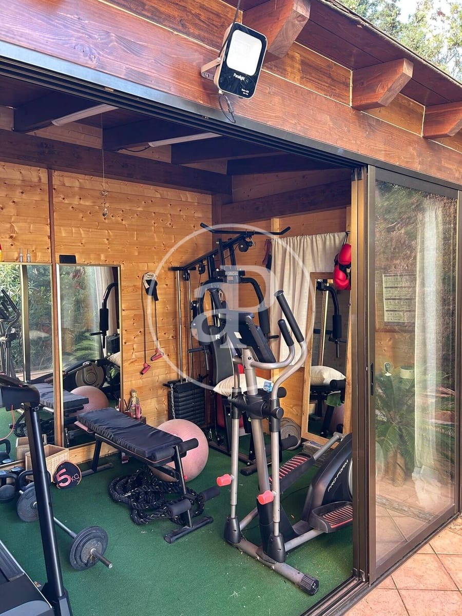 5 bedroom Villa for sale in Torrent with pool - € 750,000 (Ref: 9525690)