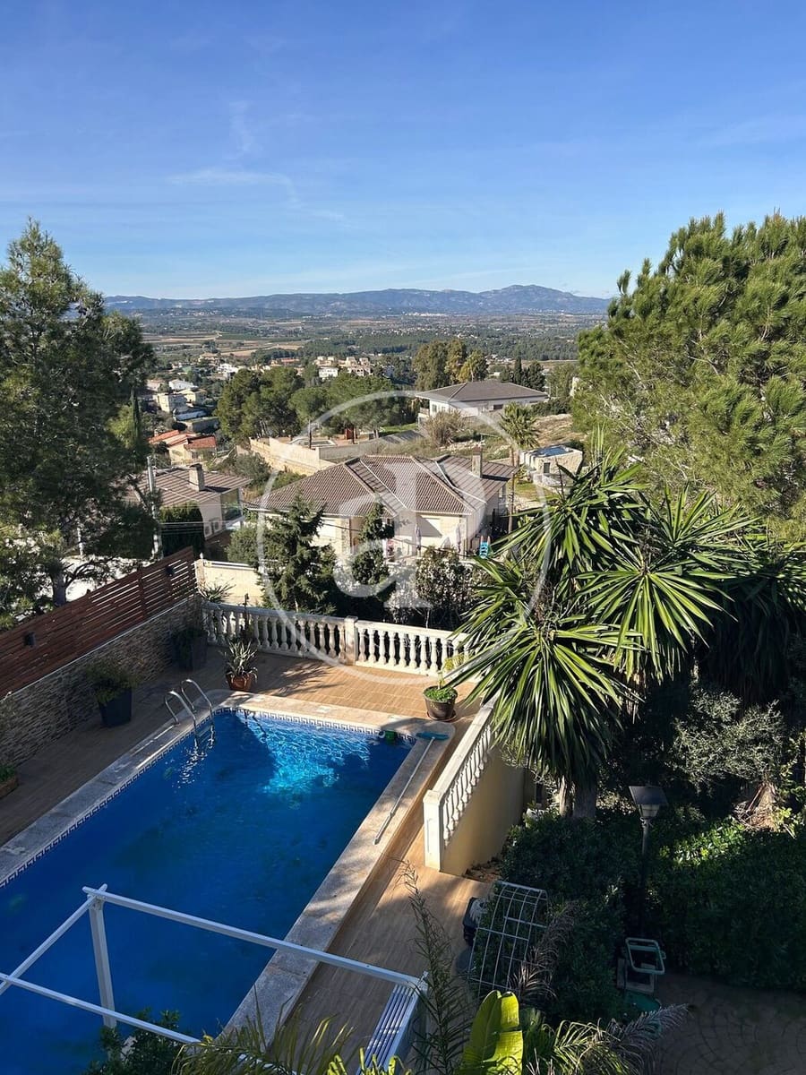 5 bedroom Villa for sale in Torrent with pool - € 750,000 (Ref: 9525690)