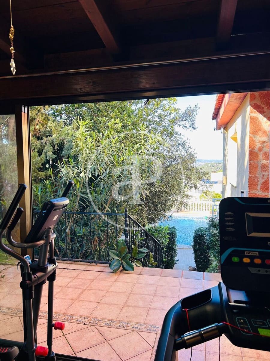 5 bedroom Villa for sale in Torrent with pool - € 750,000 (Ref: 9525690)