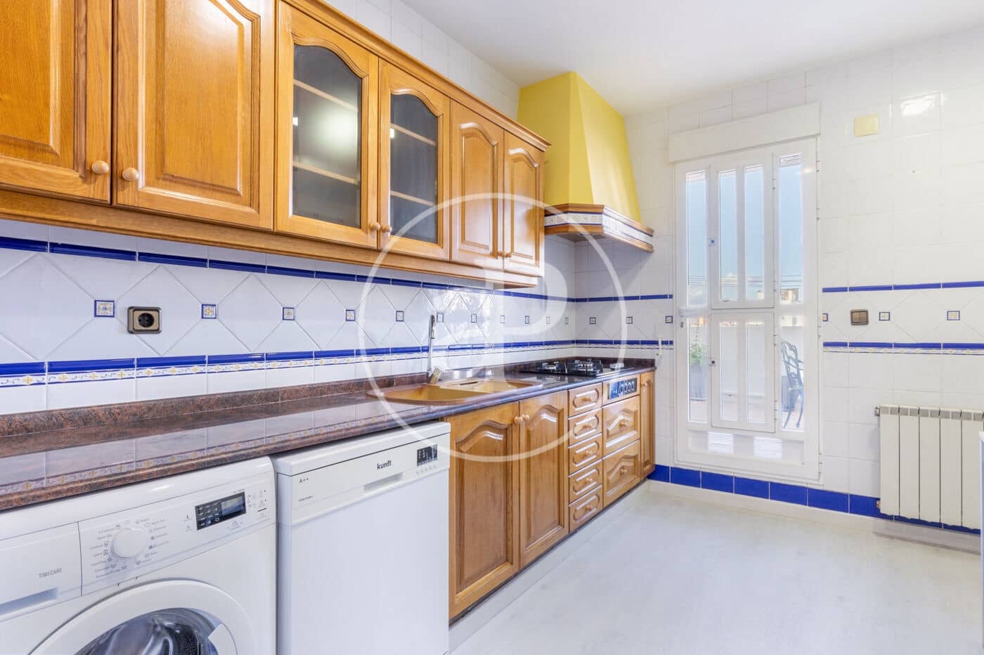 2 bedroom Penthouse for rent in Valencia city - € 3,500 (Ref: 9536012)