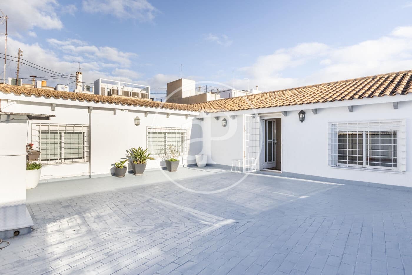 2 bedroom Penthouse for rent in Valencia city - € 3,500 (Ref: 9536012)