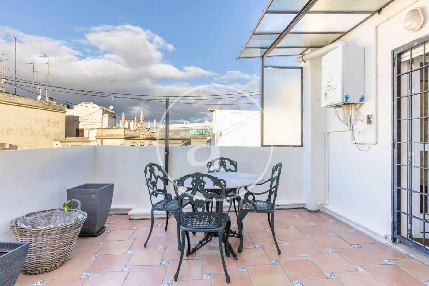 2 bedroom Penthouse for rent in Valencia city - € 3,500 (Ref: 9536012)