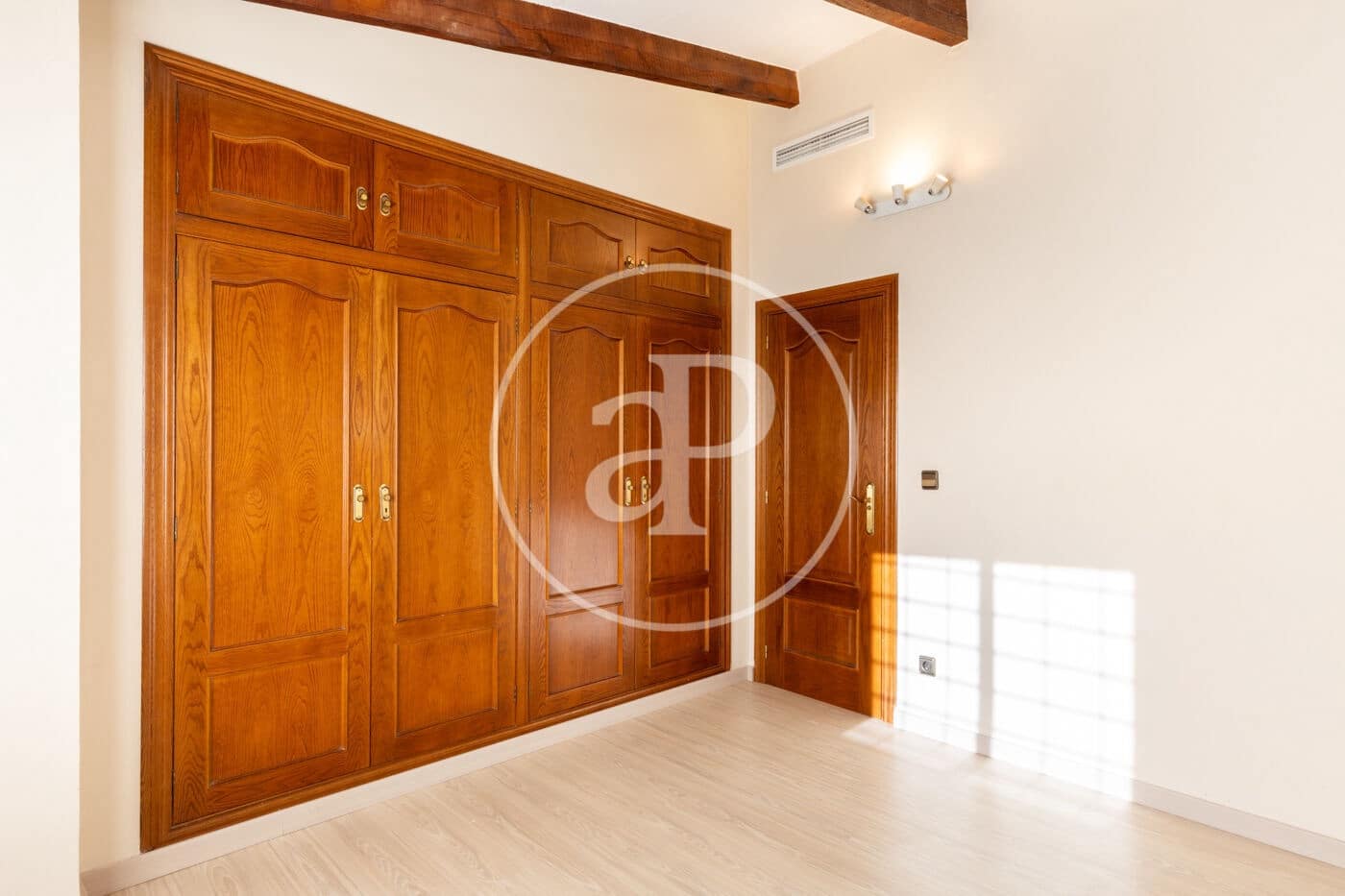 2 bedroom Penthouse for rent in Valencia city - € 3,500 (Ref: 9536012)