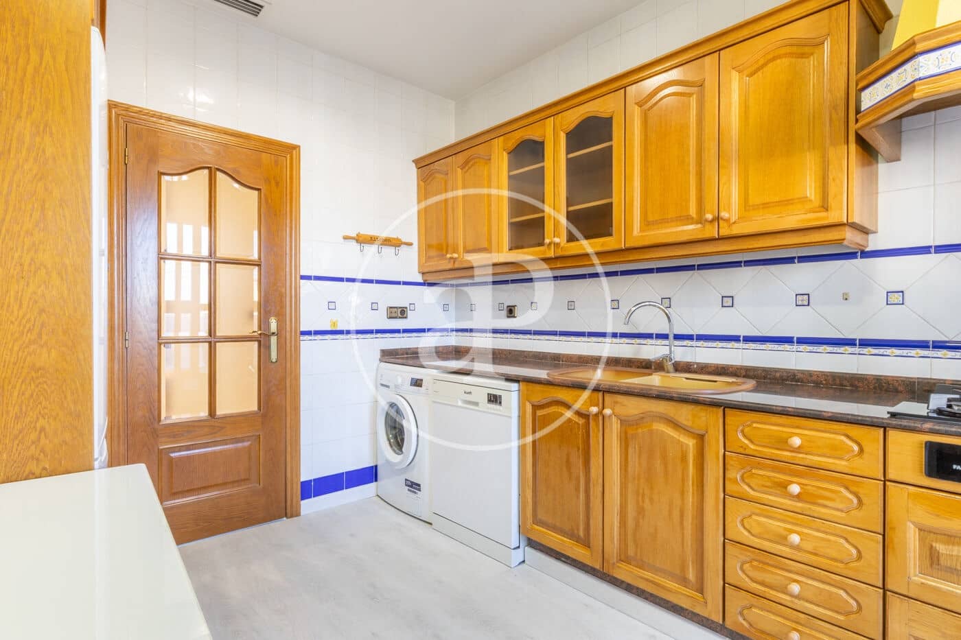 2 bedroom Penthouse for rent in Valencia city - € 3,500 (Ref: 9536012)