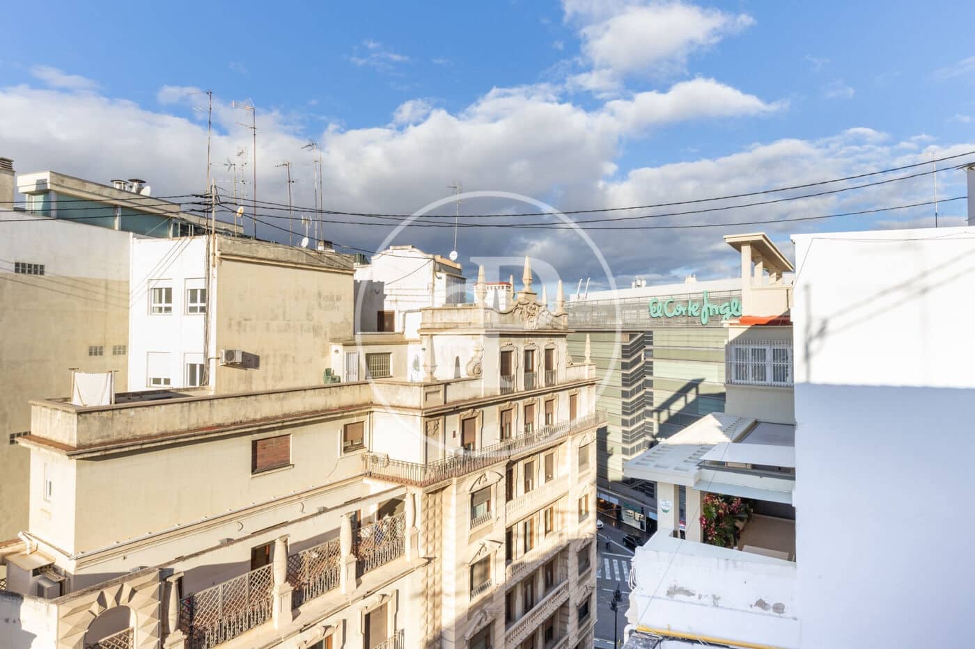 2 bedroom Penthouse for rent in Valencia city - € 3,500 (Ref: 9536012)