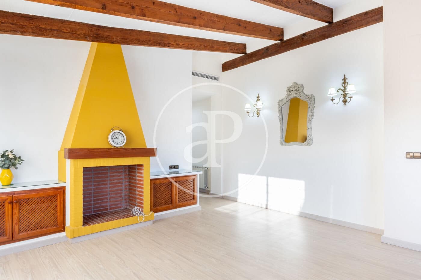 2 bedroom Penthouse for rent in Valencia city - € 3,500 (Ref: 9536012)