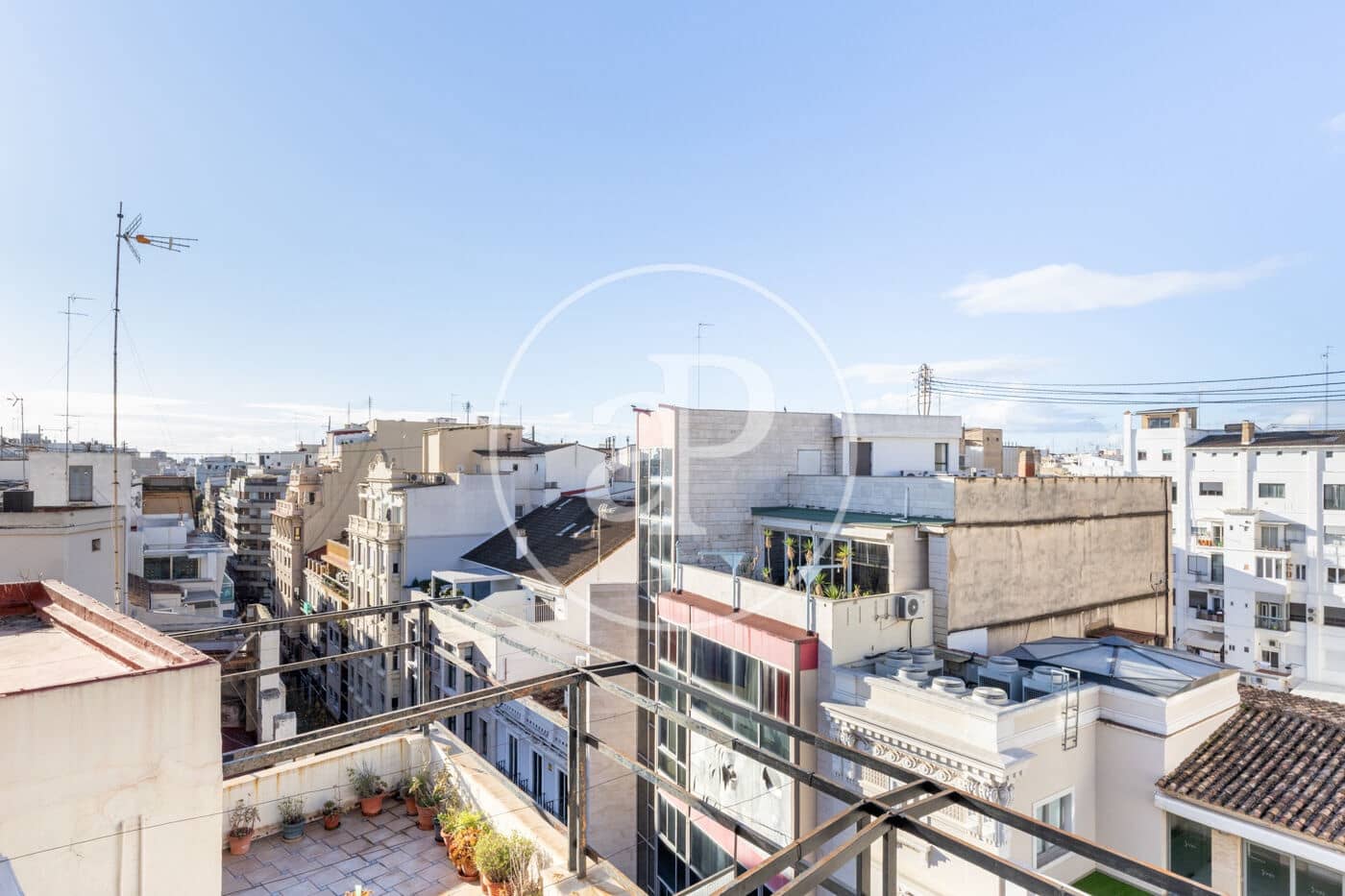 2 bedroom Penthouse for rent in Valencia city - € 3,500 (Ref: 9536012)