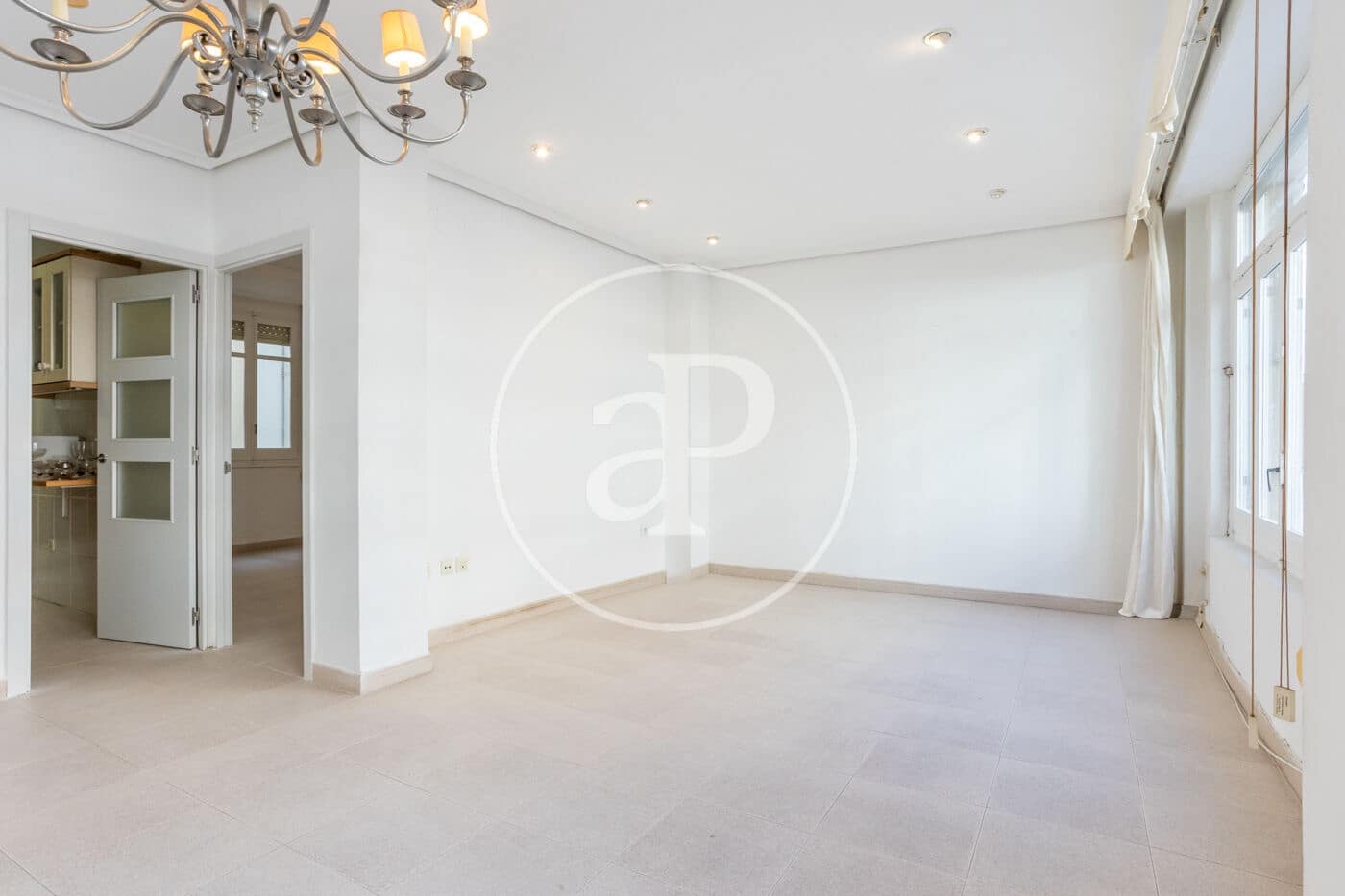 2 bedroom Apartment for rent in Valencia city - € 1,350 (Ref: 9536015)