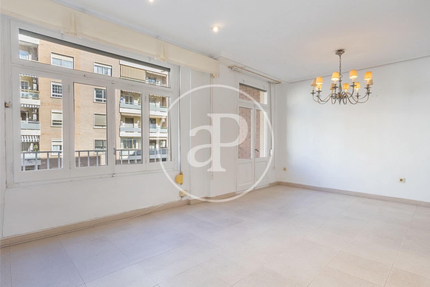 2 bedroom Apartment for rent in Valencia city - € 1,350 (Ref: 9536015)