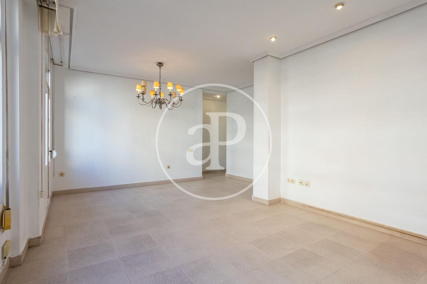 2 bedroom Apartment for rent in Valencia city - € 1,350 (Ref: 9536015)