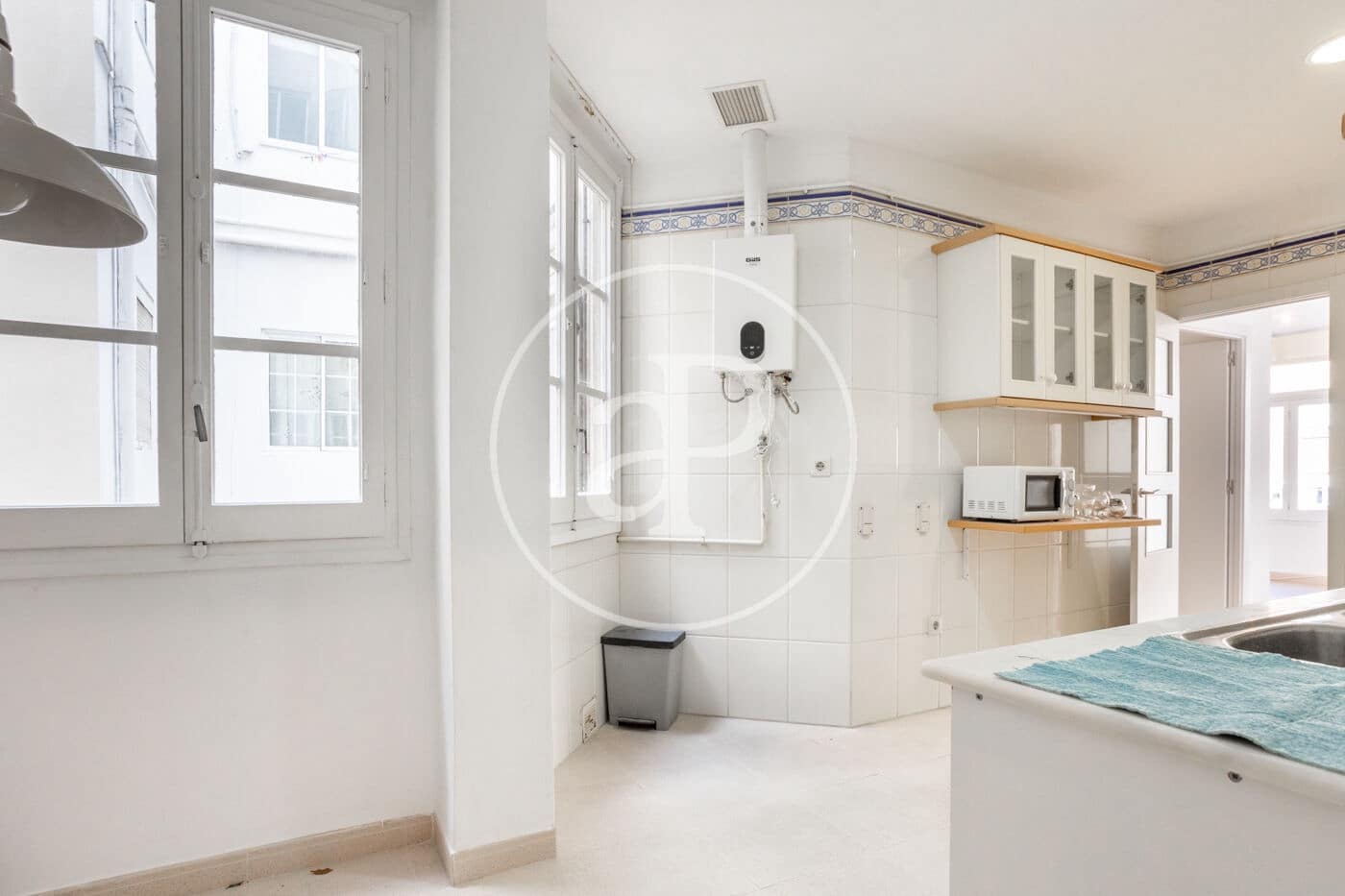 2 bedroom Apartment for rent in Valencia city - € 1,350 (Ref: 9536015)