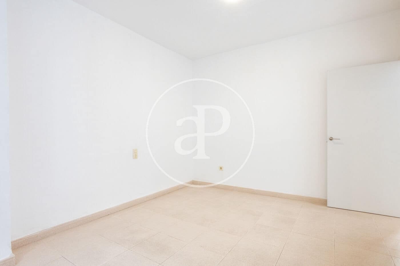 2 bedroom Apartment for rent in Valencia city - € 1,350 (Ref: 9536015)