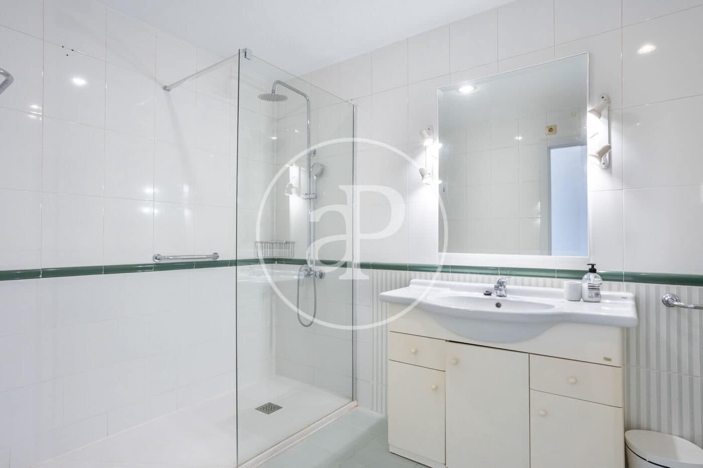 2 bedroom Apartment for rent in Valencia city - € 1,350 (Ref: 9536015)