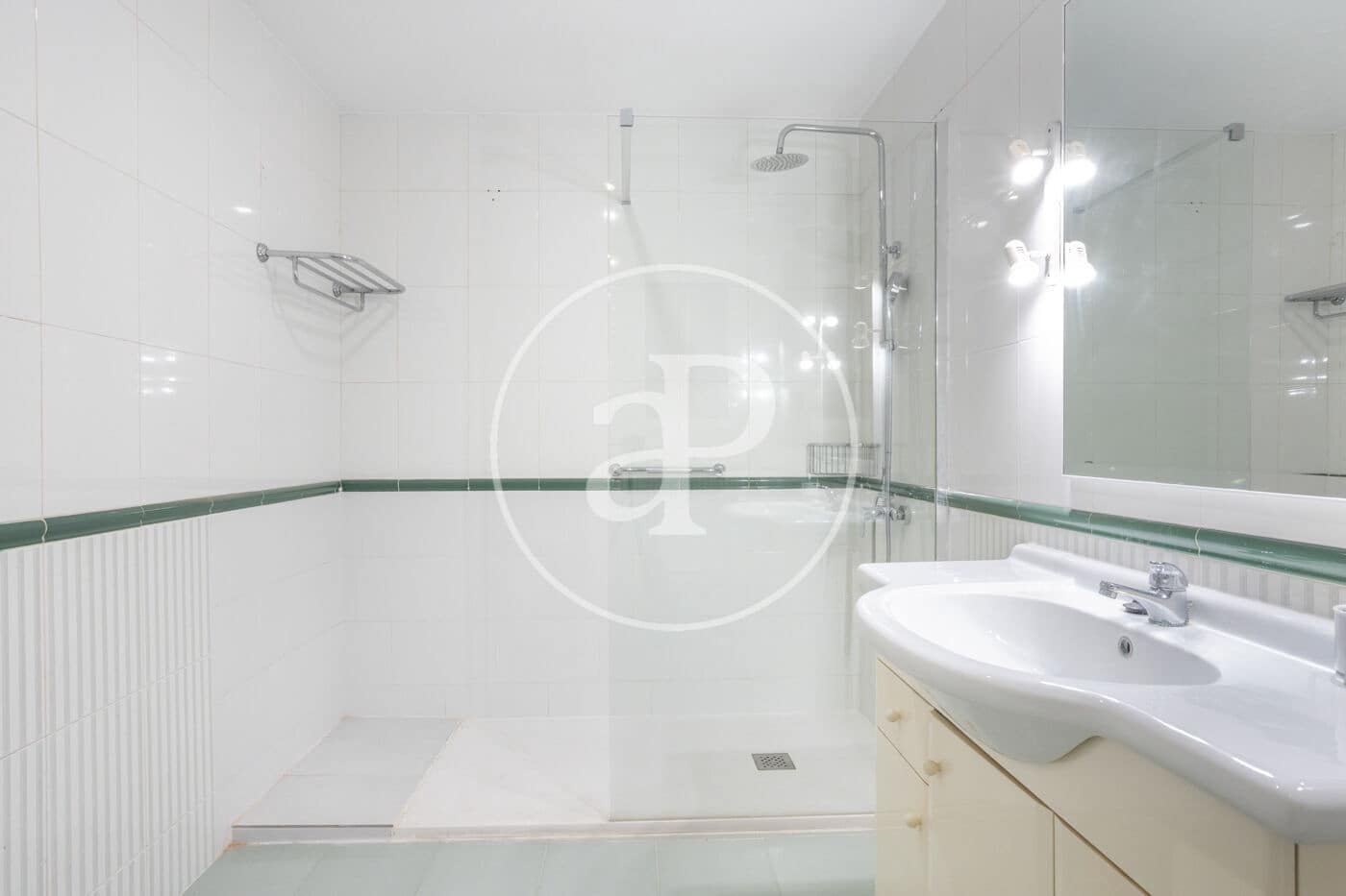 2 bedroom Apartment for rent in Valencia city - € 1,350 (Ref: 9536015)